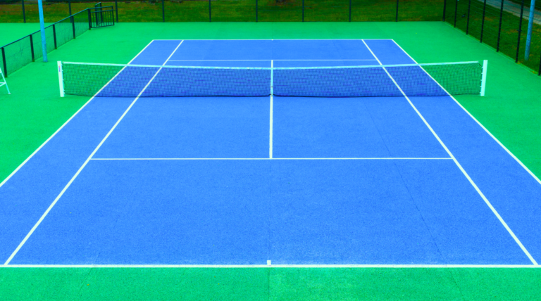 Comparison between a lawn tennis court and a traditional tennis court.